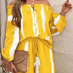 Women Color Blocking Printed Off Shoulder Shirt And Shorts Set